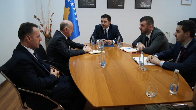 Ministri Hasani priti deputetin shqiptar në Parlamentin e Serbisë, Fatmir Hasanin