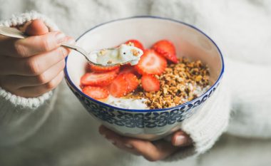 Hani më shumë jogurt për ta zvogëluar rrezikun e sëmundjeve të zemrës