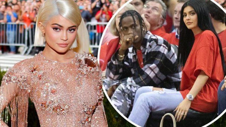 Kylie Jenner pendohet për shtatzëninë