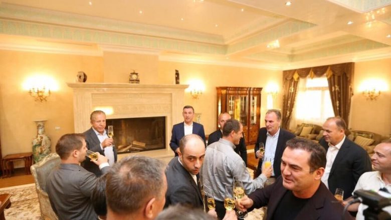 Kabineti qeveritar është mbledhur në rezidencën e Pacollit në Hajvali