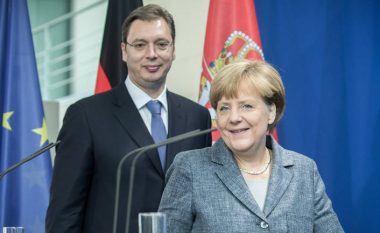 Merkel i thotë Vuçiqit: Serbia të arrijë marrëveshje kontraktuale me Kosovën