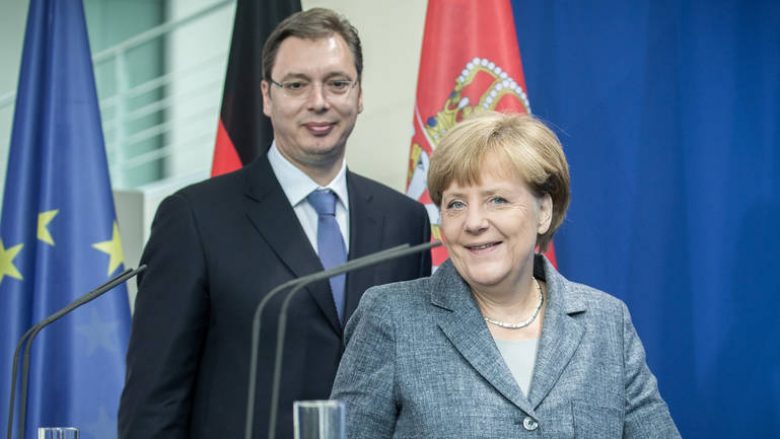 Merkel i thotë Vuçiqit: Serbia të arrijë marrëveshje kontraktuale me Kosovën