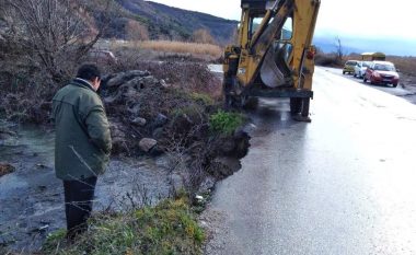 Në Ohër kryhet aksion për sanimin e dëmeve nga reshjet intensive të shiut