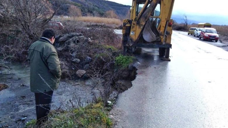 Në Ohër kryhet aksion për sanimin e dëmeve nga reshjet intensive të shiut