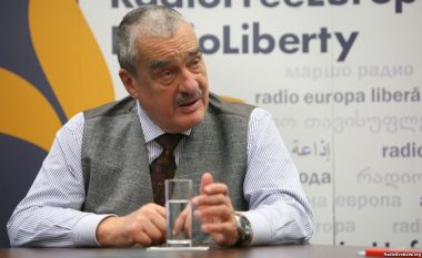 Schwarzenberg: Kosova të mos u ofrojë arsye shteteve për mosnjohje