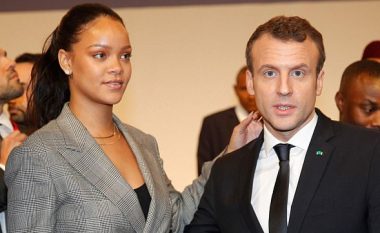 ​Rihanna “shmang” përqafimin e presidentit të Francës