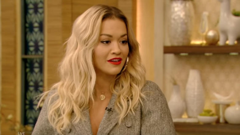 Rita Ora rrëfen  për shpërnguljen nga Kosova, kur nëna kishte kancer të gjirit (Video)