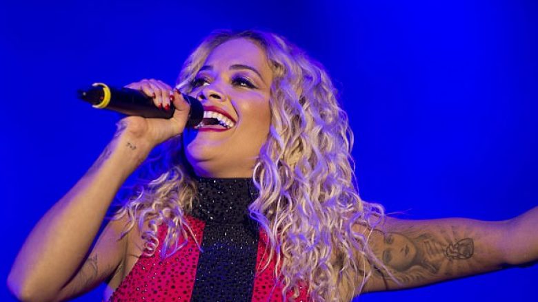 Rita Ora falënderon fansat: Ne bëmë histori sot