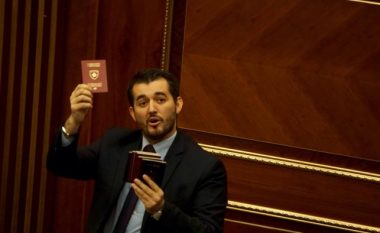 Tahiri tregon pse nuk i la pasaportat në Kuvend siç premtoi, nëse nuk kalon demarkacioni