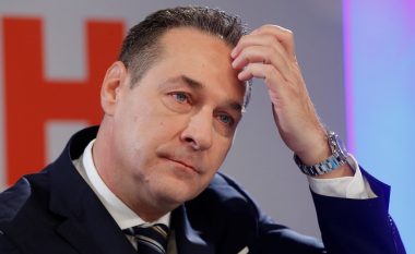 Zëvendëskancelari austriak që tha “Kosova është Serbi”, po përballet me presionin për dorëheqje