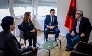 Ambasadori zviceran dhe Kurti bisedojnë për zhvillimet politike në vend