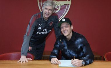 Legjenda e Arsenalit: Vazhdimi i kontratës nga Ozili, si transferim i ri për tifozët
