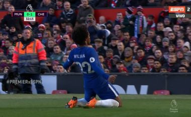 Willian kalon Chelsean në epërsi ndaj Unitedit (Video)