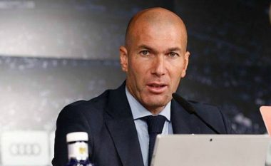 Zidane: Ronaldon e largova sepse doja një lojtar më shumë në mesfushë