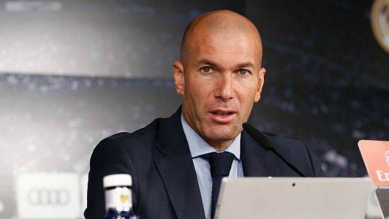 Zidane: Ronaldon e largova sepse doja një lojtar më shumë në mesfushë