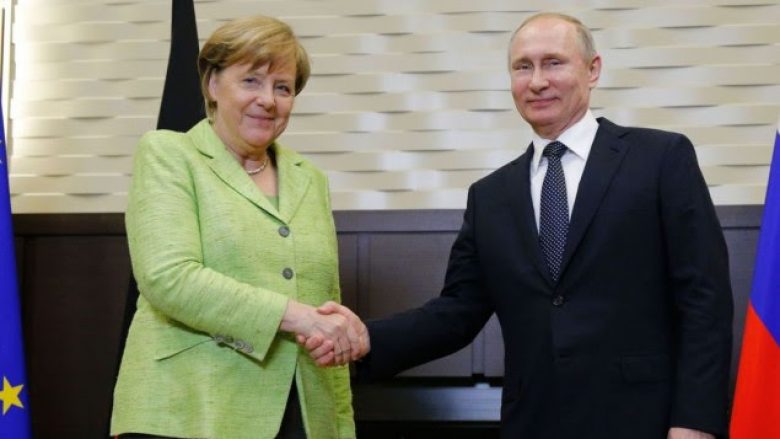 ​Merkel uron presidentin Putin për fitoren, i kërkon dialog