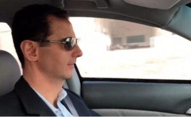 Presidentit sirian shetit lirshëm me veturë pa përcjellje nëpër Ghouta, ku më parë zhvilloheshin luftime të ashpra (Foto/Video)