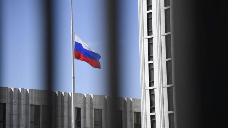 Lista e plotë e vendeve që i kanë dëbuar diplomatët rusë (Foto)