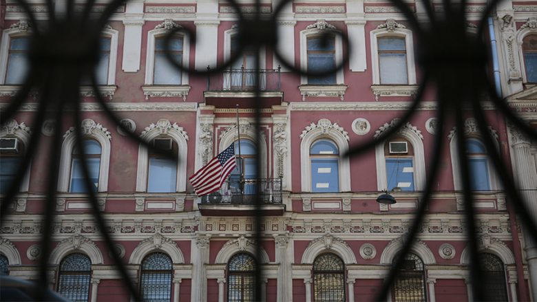 Kundërpërgjigjet Rusia: Dëbon 60 diplomatë amerikanë dhe mbyll konsullatën e SHBA-ve në Shën Petersburg