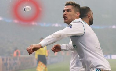 Ronaldo për pak sa nuk u godit me shishe nga tifozët e PSG-së gjatë festës së golit