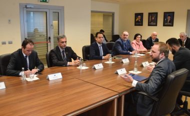 Tahiri takoi anëtarët e Komisionit për Dhënien e Provimit të Jurisprudencës