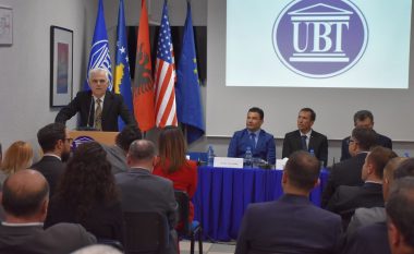 Në UBT u mbajt ceremonia për shpërblimin e personaliteteve nga Presidenti Trump, Akademia Ndërkombëtare e Shkencave dhe Complutense University