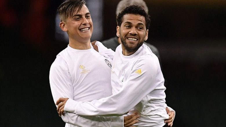 Dani Alves lobon që Paulo Dybala të transferohet te PSG-ja