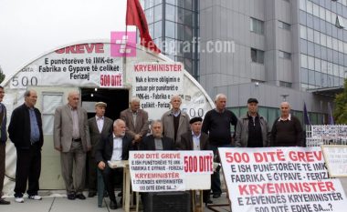 Ish-punëtorët e fabrikës së Tubave protestojnë para Qeverisë