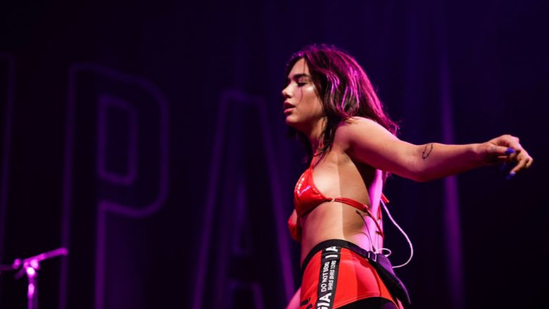 Dua Lipa me dukje ekstravagante në performancën e saj në Australi