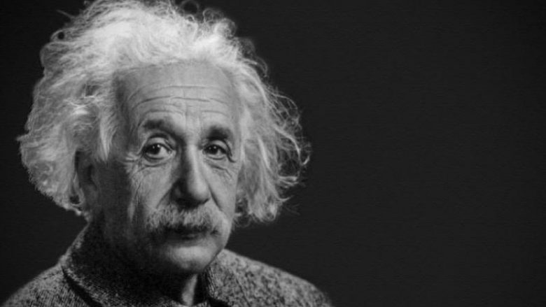 Thënie nga Albert Einstein që na rikujtojnë se asnjëherë nuk duhet të heqim dorë