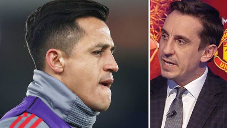 Gary Neville kritikon Alexis Sanchezin dhe e këshillon të luajë në thellësi të sulmit ndaj Liverpoolit