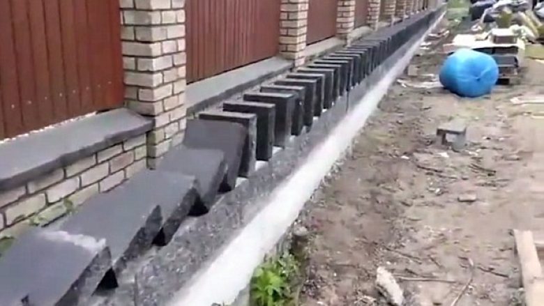Efekti domino palosi për mrekulli dhjetëra blloqe betoni (Video)