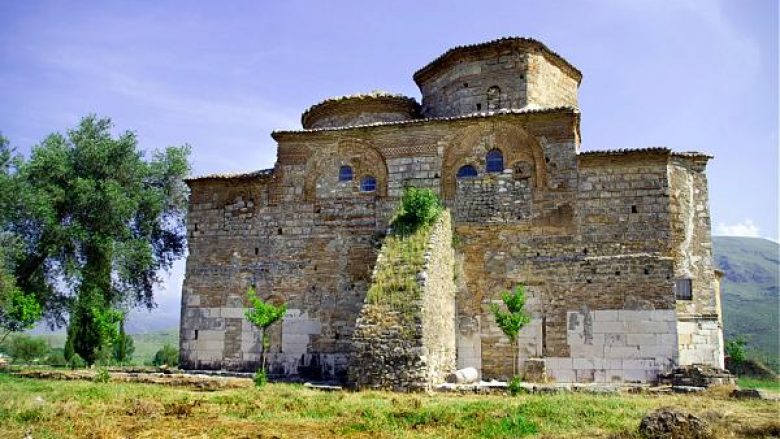 Restaurimit do t’i nënshtrohet manastiri me arkitekturën e veçantë dhe origjinale të stilit bizantin (Video)