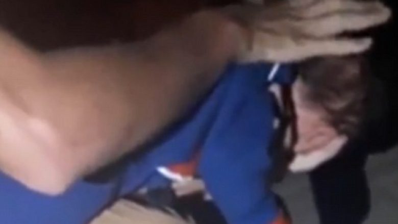 Polici shpëtoi fëmijën e ngulfatur, përmes veprimit që duhet ta dinin të gjithë (Video)