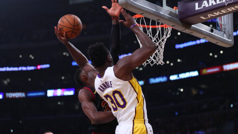 Lakers rikthehen te fitorja, mposhtin lehtësisht Clevelandin