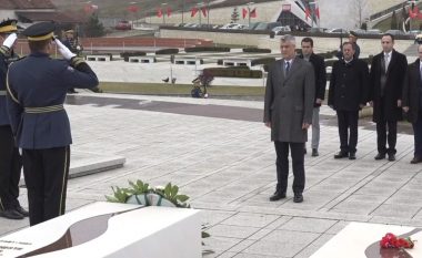 Thaçi, homazhe në Prekaz: Nderim për të rënët dhe përkushtim për shtet modern