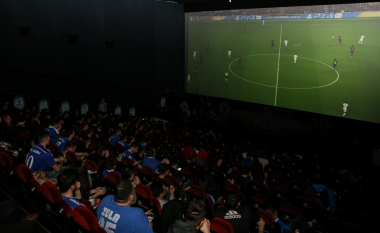 Atmosferë stadiumi në ndeshjen Barcelona – Chelsea, mundësuar nga Kujtesa