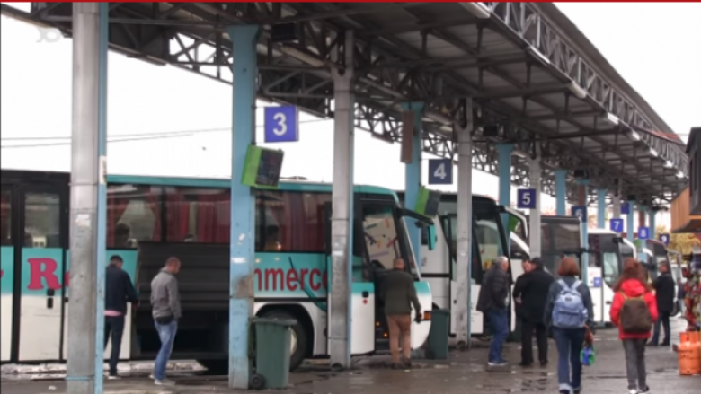 Studenti i UBT-së zhvillon aplikacion për informim mbi linjat e autobusëve në Kosovë (Foto)