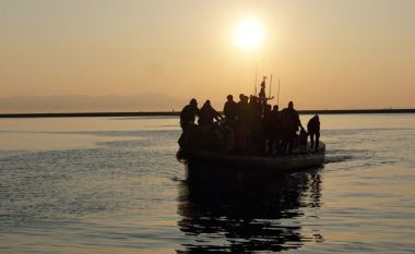 Fundoset anija në Greqi, vdesin 14 migrantë