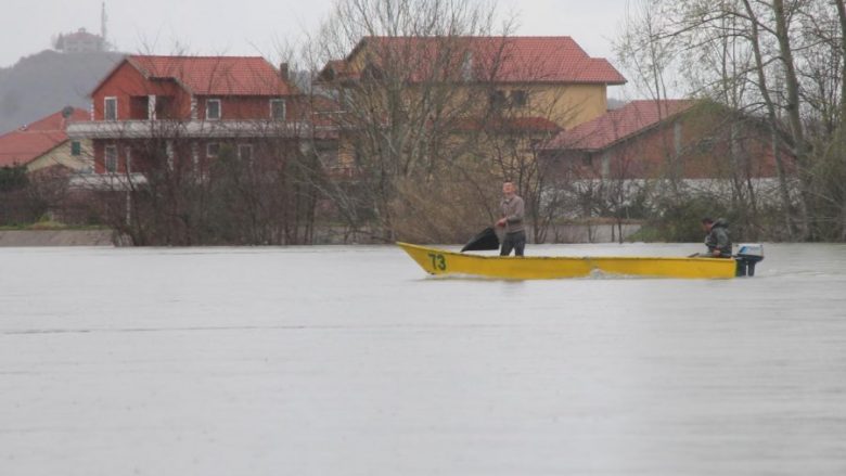 KESH i jep Ministrisë së Mbrojtjes 10 milionë lekë për përmbytjet në Shkodër
