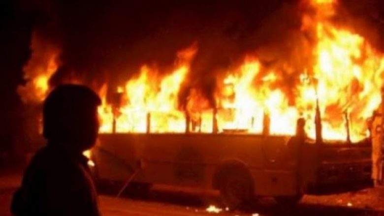 MPJ: Kosovarët, që ndodheshin në autobusin e djegur, janë shëndosh e mirë