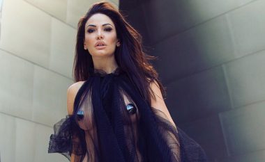 Bleona promovon këngën e re me një kolazh fotografish ‘topless’