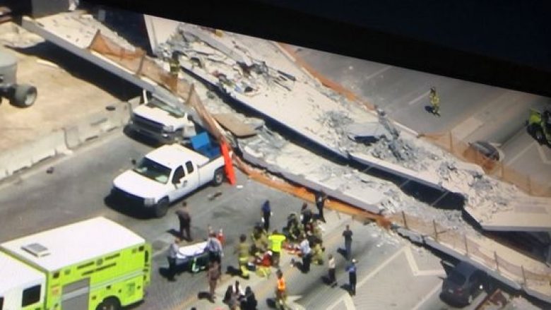 Disa vetura po prisnin dritën e kuqe nën të – momenti i shembjes së urës 950 tonëshe në Florida (Foto/Video)