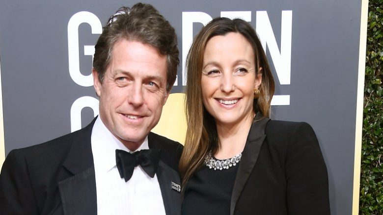 Hugh Grant bëhet baba për herë të pestë