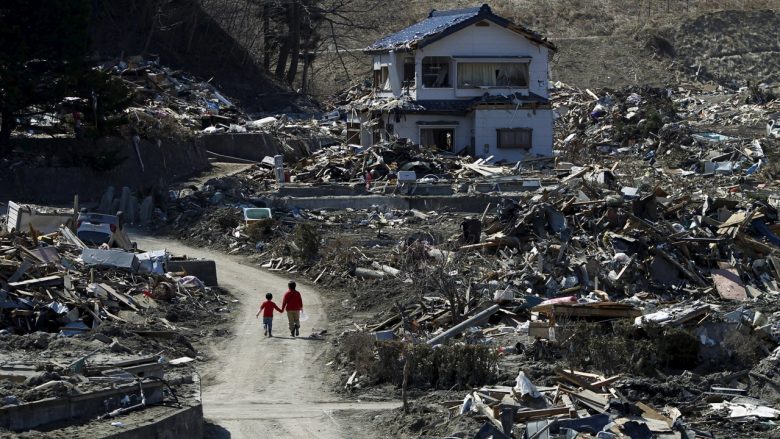 Japonia përkujton viktimat e cunamit në Fukushima