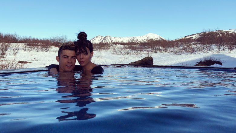 E dashura e Ronaldos, Georgina Rodriguez për herë të parë në bikini pasi u bë nënë