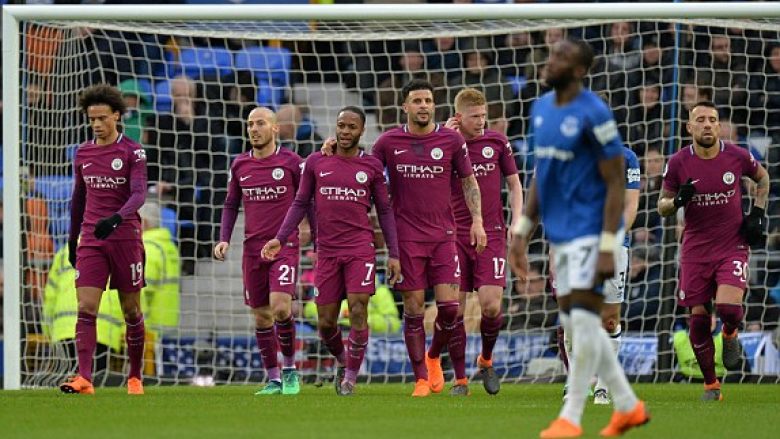 Man City fiton në udhëtim te Evertoni, gati për derbin e zjarrtë ndaj Unitedit