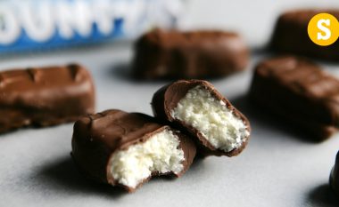 Përgatitni çokollata ‘Bounty’ në shtëpinë tuaj