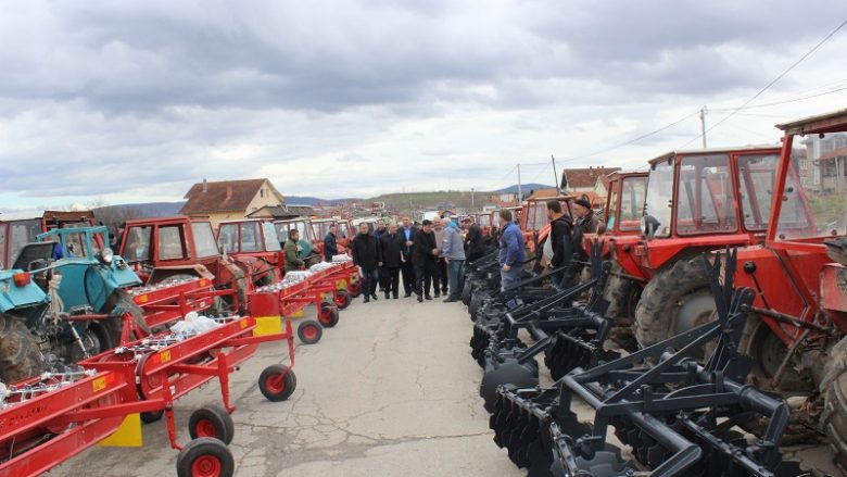 Gjilani shpërndan mekanizma bujqësor për 100 fermerë