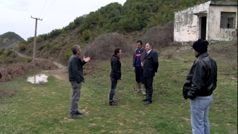 Fshati në Shqipëri ku njerëzit i mjekon veterineri (Video)